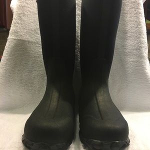 Men’s Bogs winter boots size 8